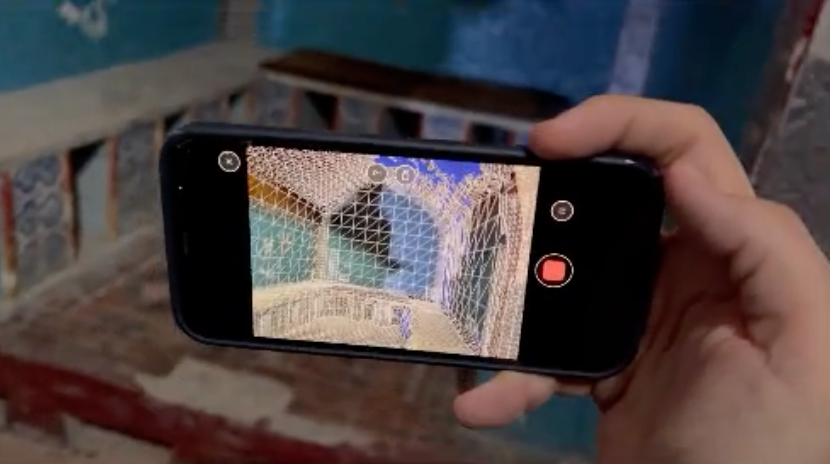 Capturing Xanbaba Hamam with a mobile scanning application during the Recording Culture workshop